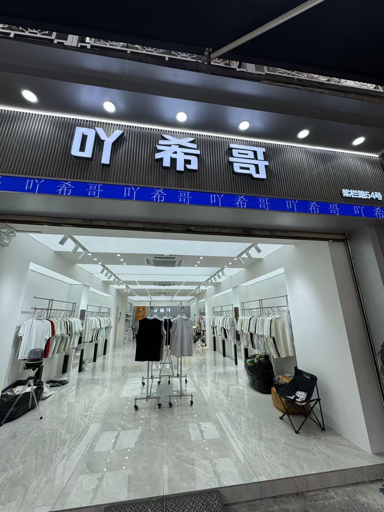 吖希哥服饰小雀(此微信不收款)
