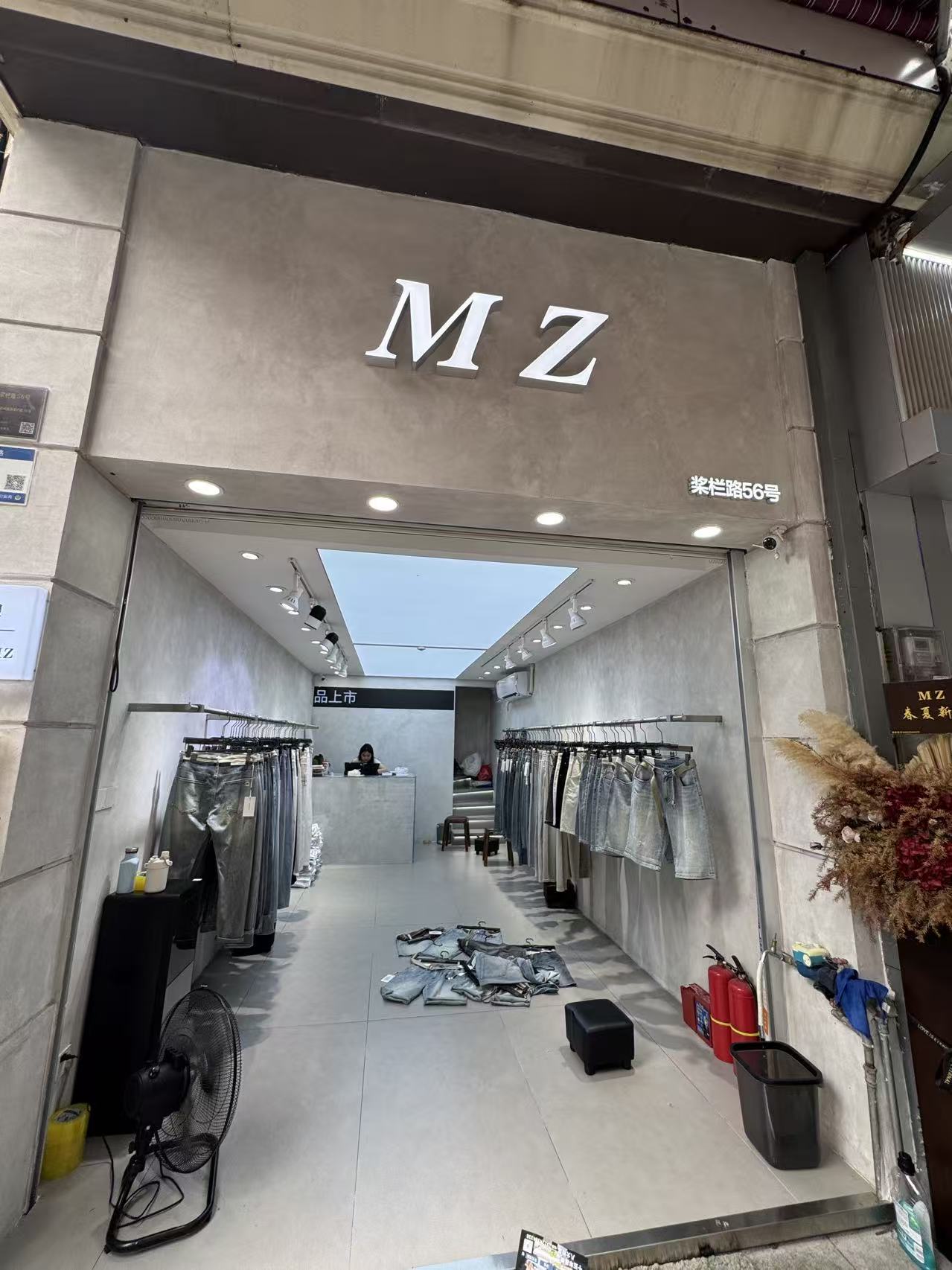 M Z