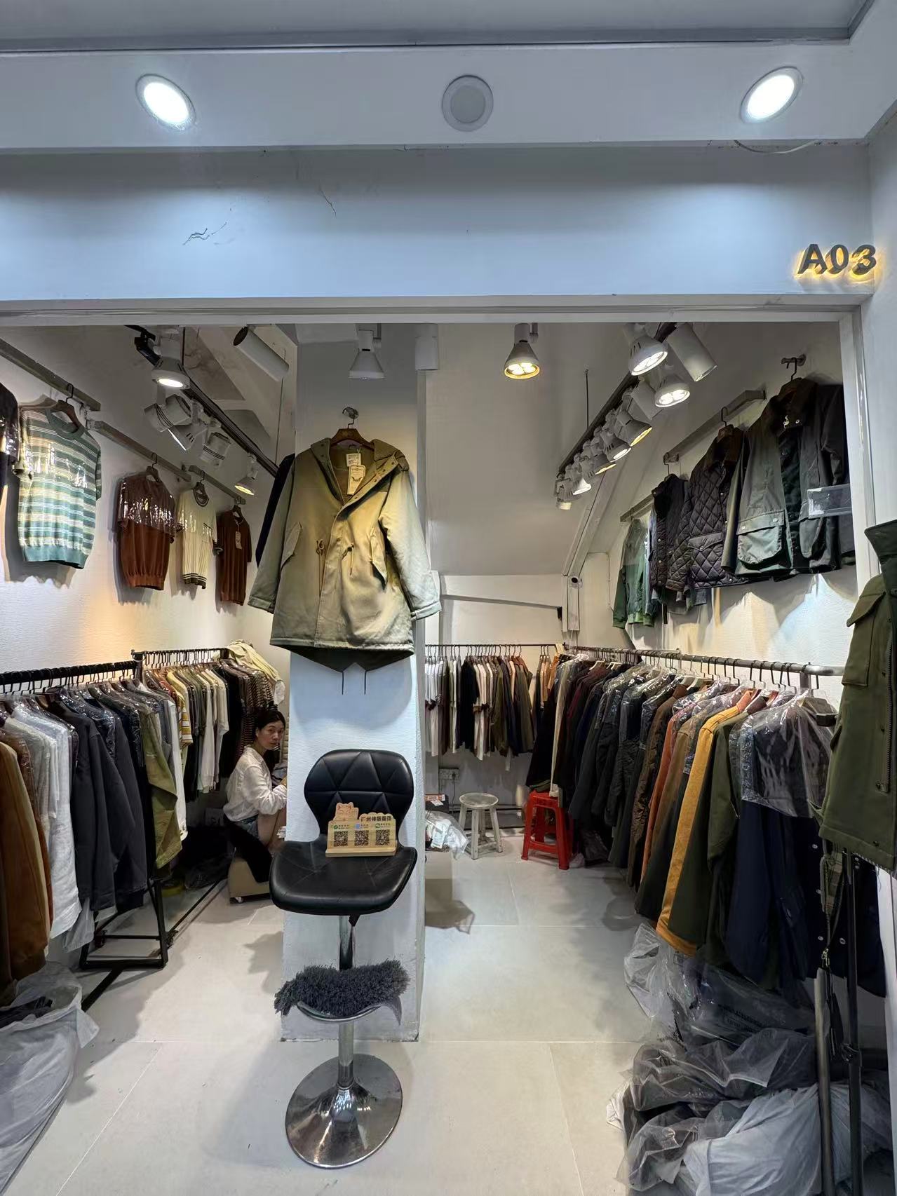 A&amp;乖，摸摸头(十三行复古男装厂家)