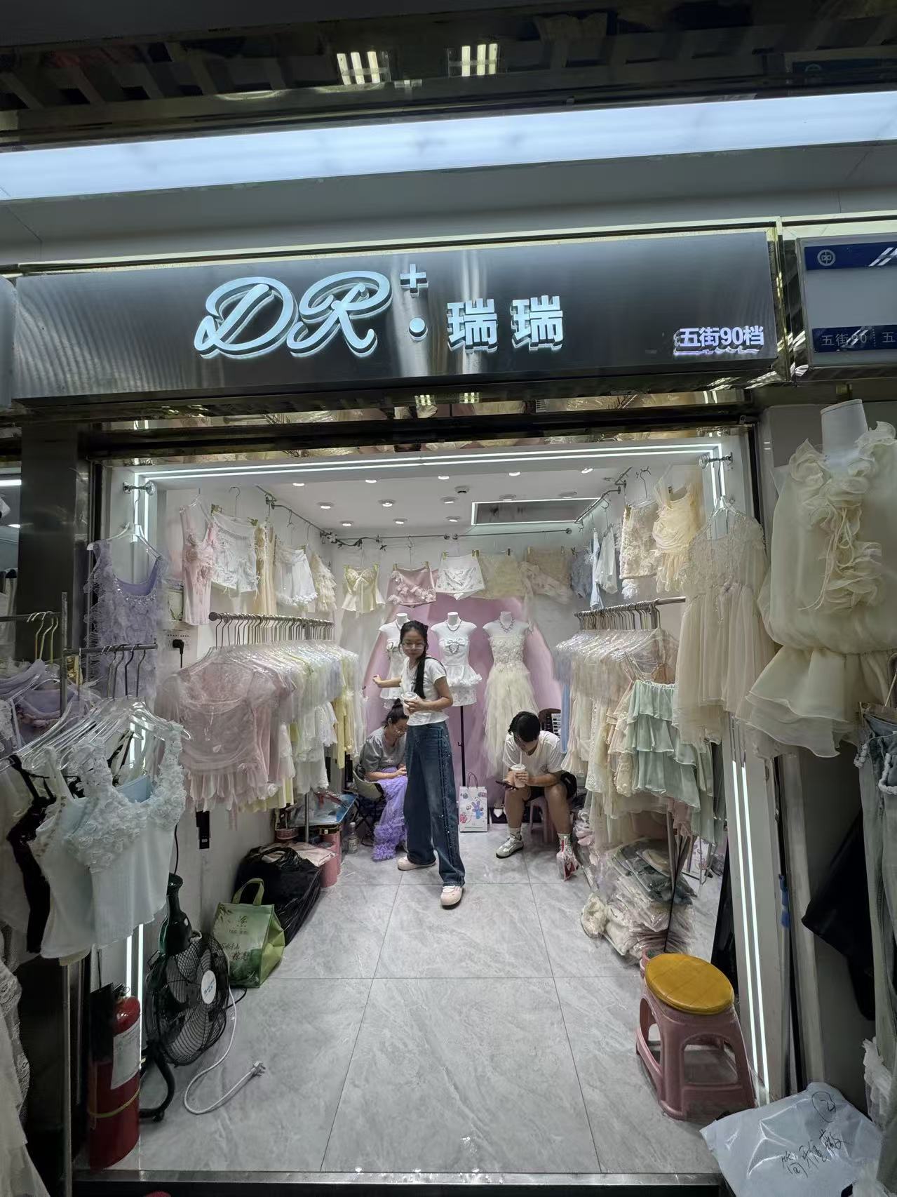 瑞瑞RUlIRUI,