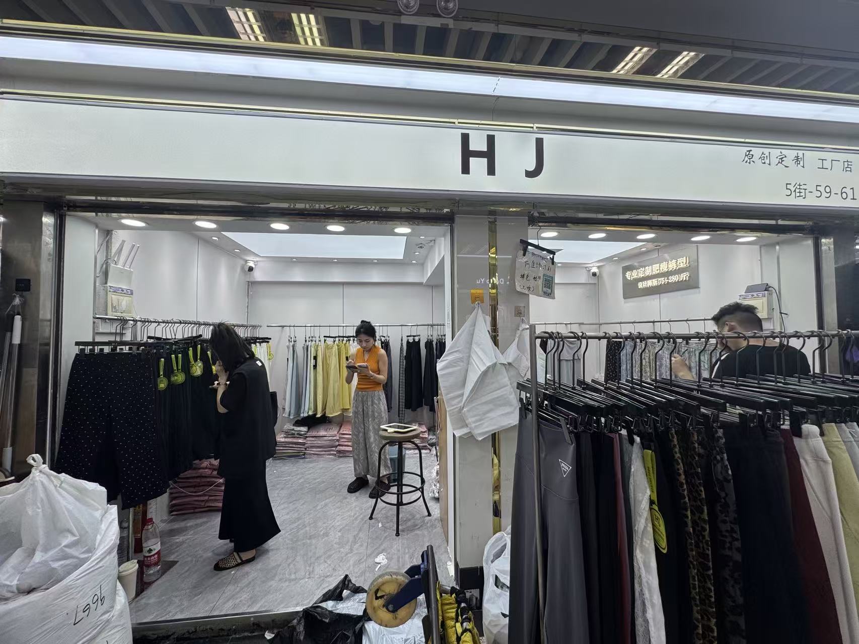 H J