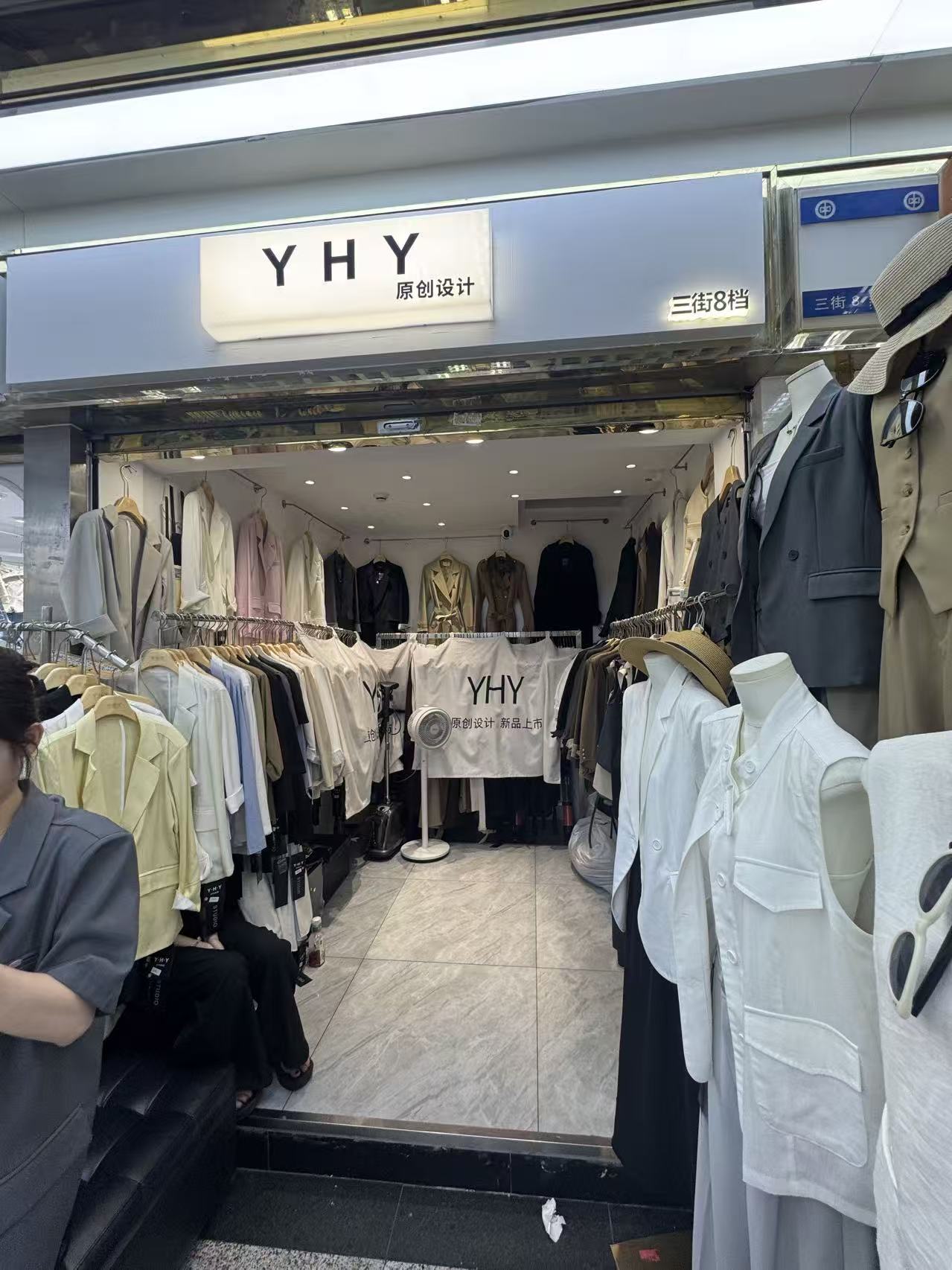 Y HY