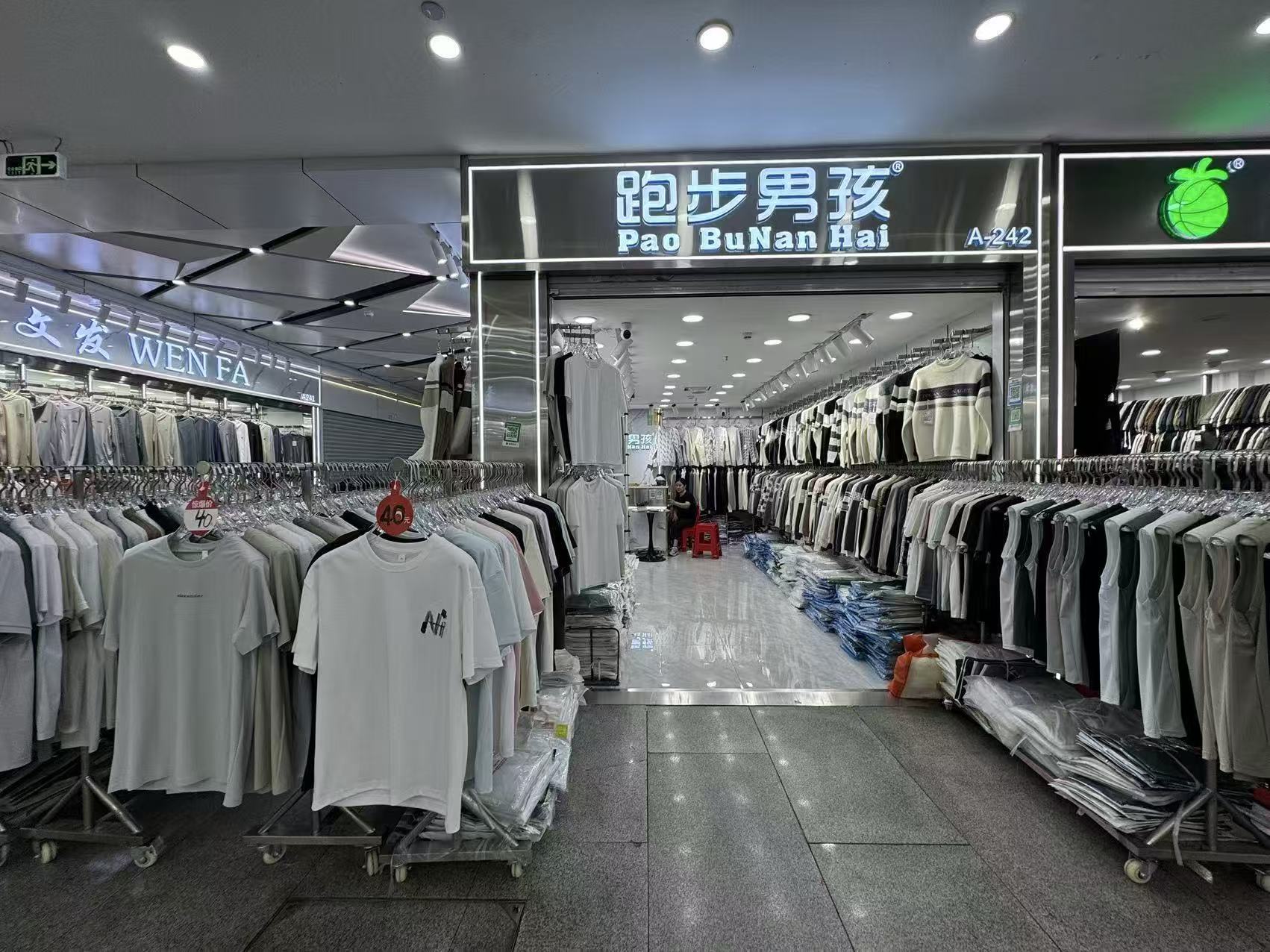 跑步男孩