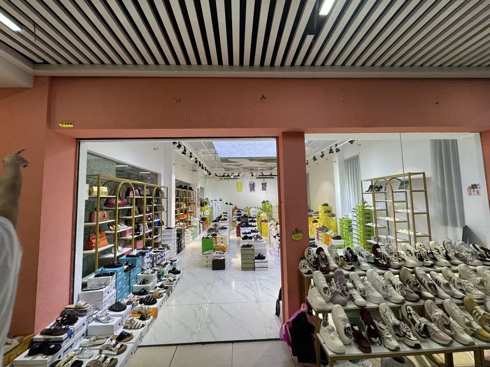 广州胖姐服装女鞋包包儿工厂店